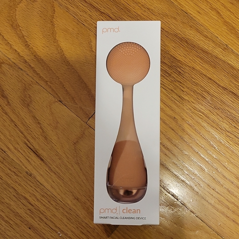Sealed PMD smart facial cleansing device